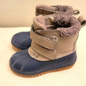 Old Navy insulated snow boots